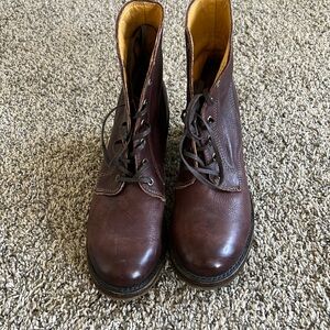 Frye Sabrina lace up boots